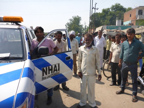 Another road side stop, another throng - this time it was so huge the highway patrol stopped to check all was ok