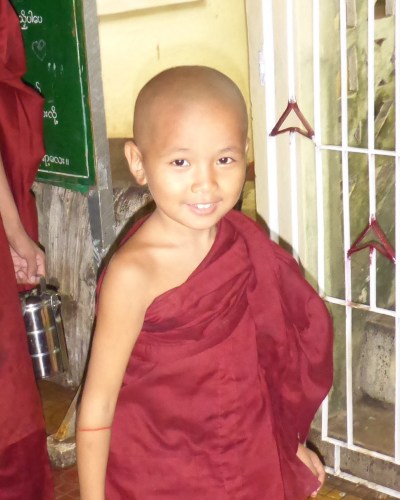 Younk monk, Yangon