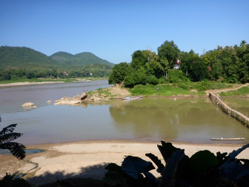 Vue de notre restaurant à midi, Luang Prabang, Laos