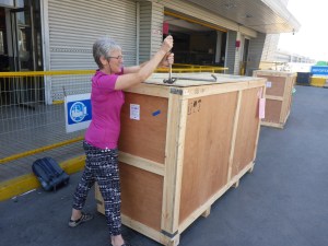 Anne pulls the loosened nails out - Santiago