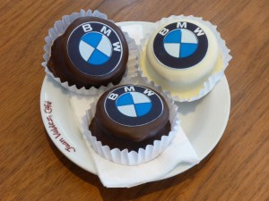Free cakes at BMW Santiago!