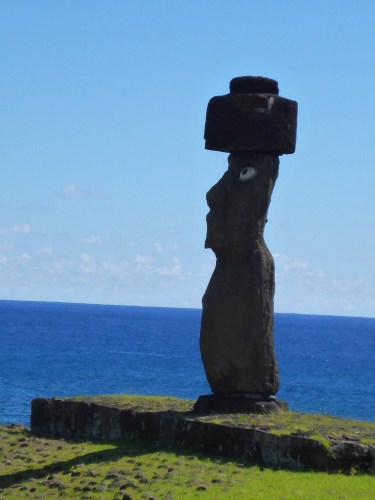 Vai Uri Moai (the eyes are not original)
