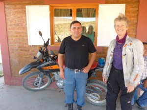 Anne spent 2 hours chatting with this policeman at his post 40kms out of Zapala waiting for Anthony to return with fuel