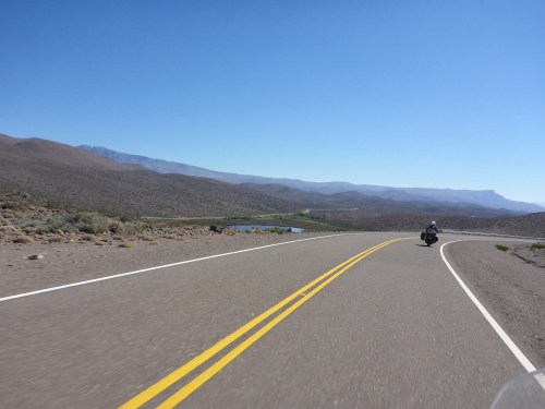 Ruta 40 towards San Raphael is a fabulous riding road - why so few people and no bikes??