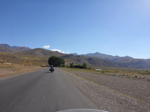 Riding up to Paso Pehuenche, the scenery changes at every corner