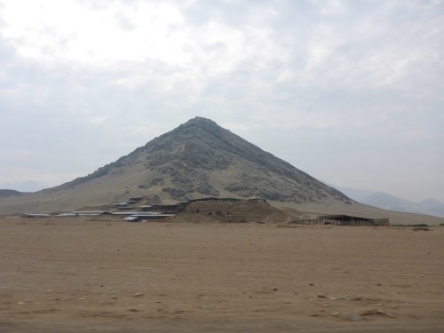 Huaca de la Luna in front of the white mountain