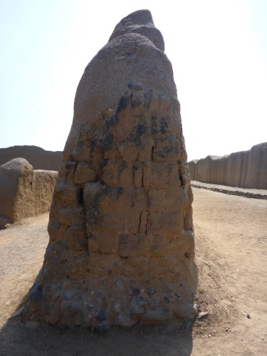 Chan Chan palace walls with adobe brick gaps to resist earthquakes.