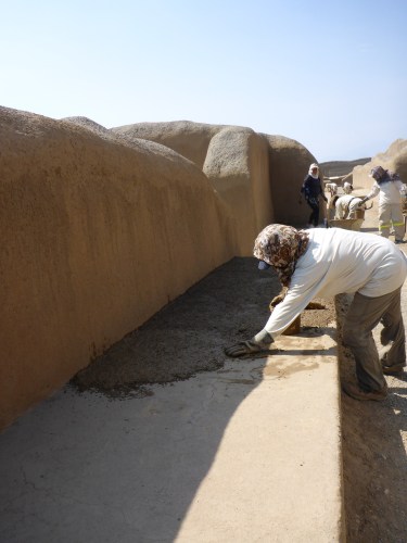Chan Chan palace, protecting the walls from rain damage.