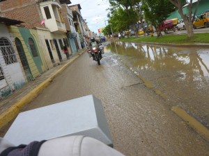Kristján behind Anne in Tumbes, Ecuador
